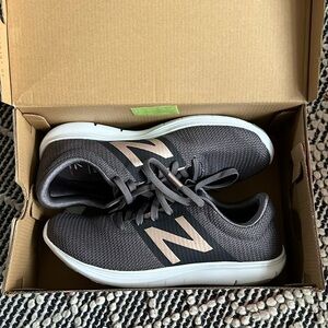 Brand New Never Worn Lightweight New Balance walking shoes
